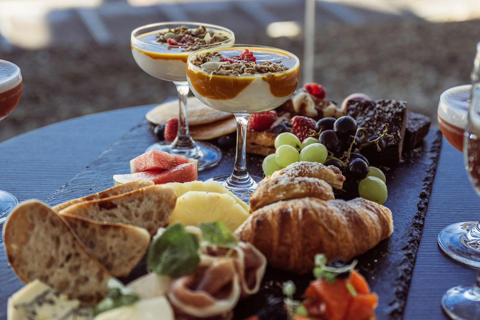 SKYbar DoubleTree by Hilton