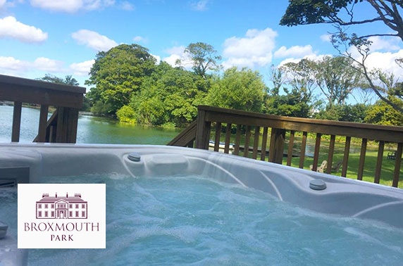 Private hot tub lodge at Broxmouth Park stay