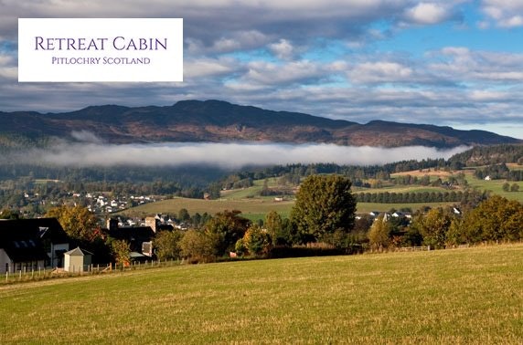 Luxury romantic cabin getaway with hot tub, Pitlochry