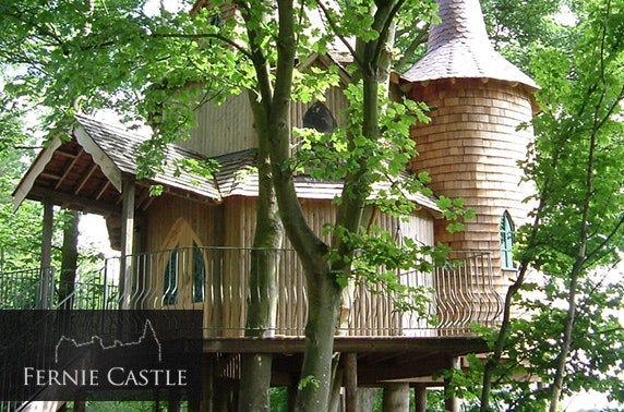 Treehouse overnight with Prosecco & chocolates