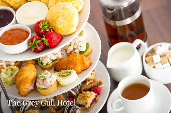 The Grey Gull Hotel sparkling afternoon tea, Loch Fyne