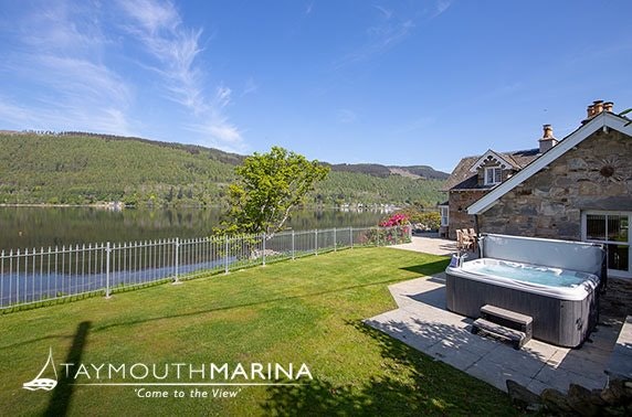 Taymouth Marina group stay with hot tub