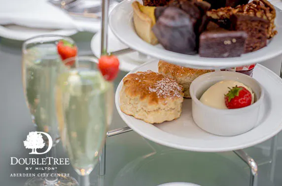 Prosecco afternoon tea at DoubleTree by Hilton – itison
