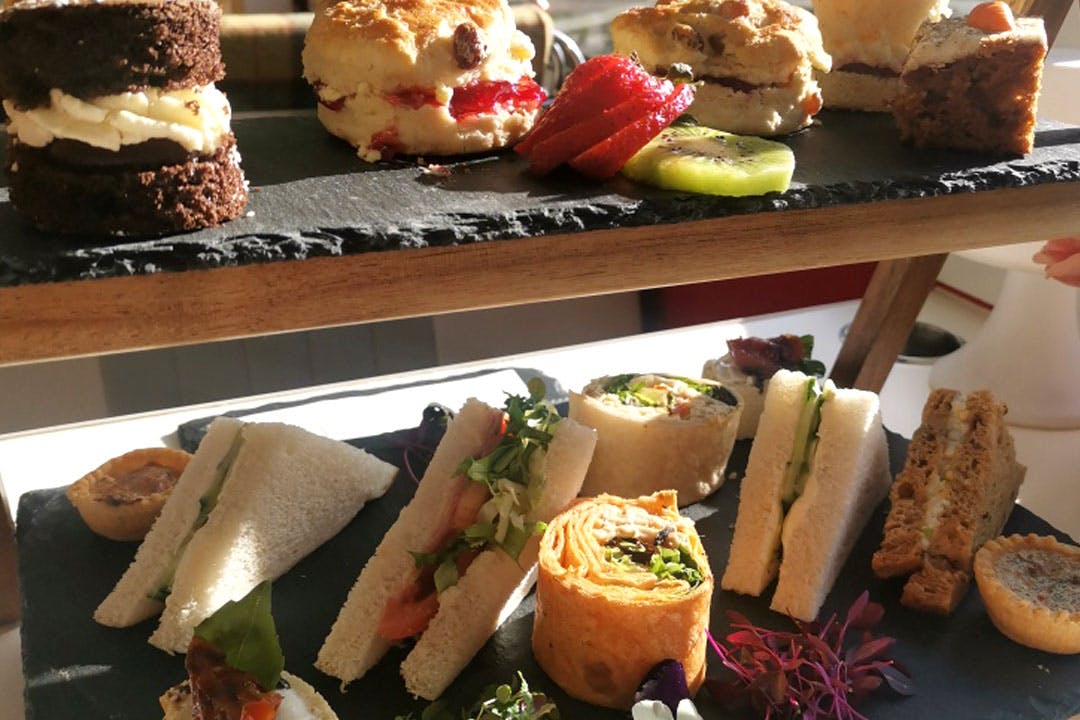 Glasgow Red Bus Bistro afternoon tea tour itison