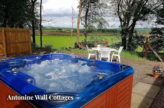 Hot tub cottage getaway, Falkirk