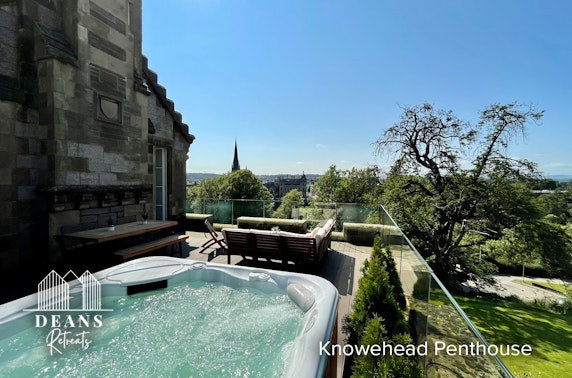 Luxury hot tub apartment stay, Perth