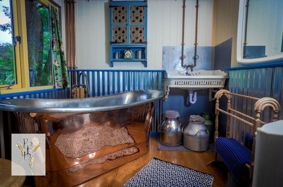 Boutique Farm Bothies hot tub stay, Aberdeenshire