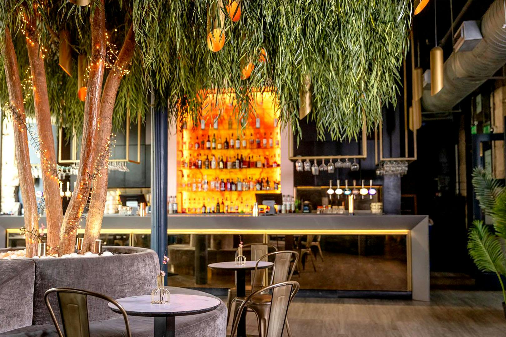 Metropolitan Bar & Restaurant