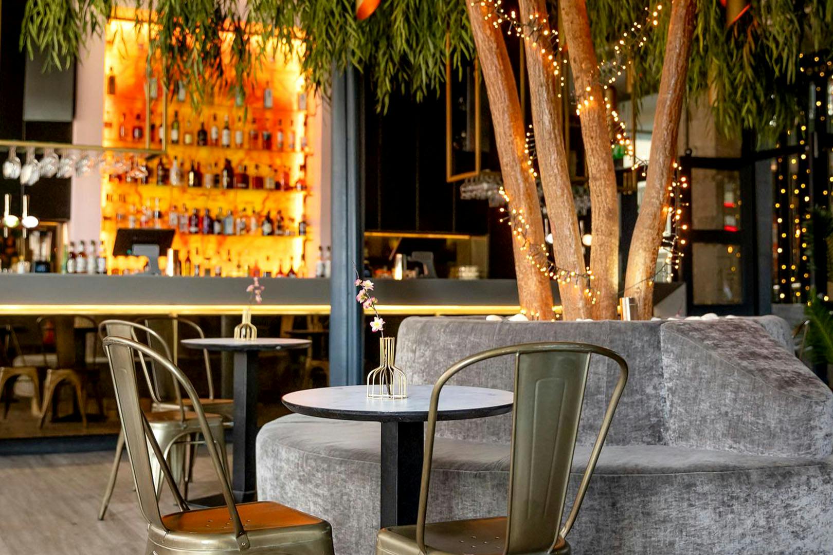 Metropolitan Bar & Restaurant