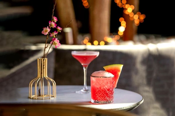 Metropolitan Cocktail Bar & Restaurant