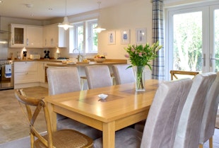 5* self-catering hot tub stay, East Lothian