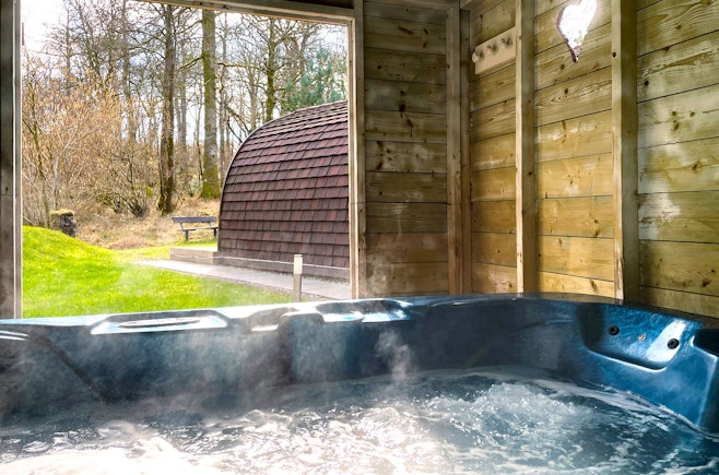 Lomond Luxury Lodges hot tub break