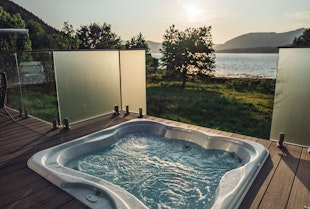 SeaBeds Luxury Lookout with hot tub
