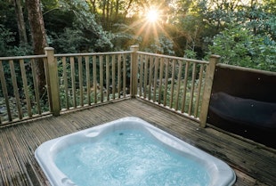 Luxury hot tub lodge stay, Glencoe