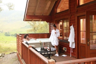 Glen Clova Lodges hot tub lodge stay