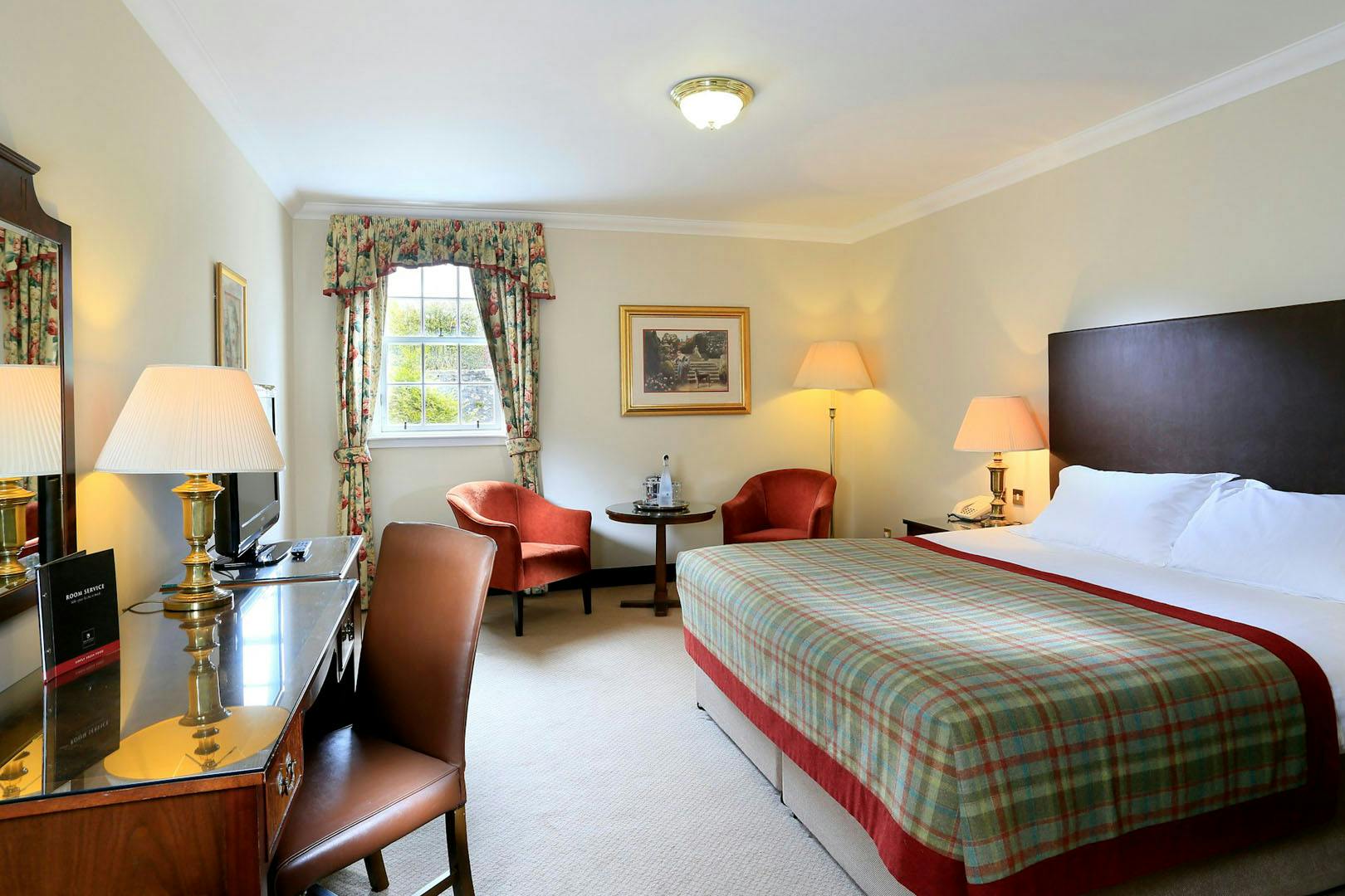 4* Macdonald Houstoun House