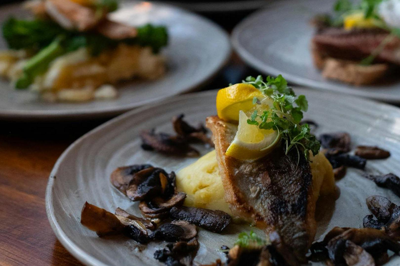 The Smugglers at the Queen's Head