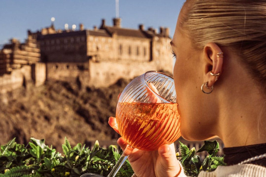 SKYbar DoubleTree by Hilton